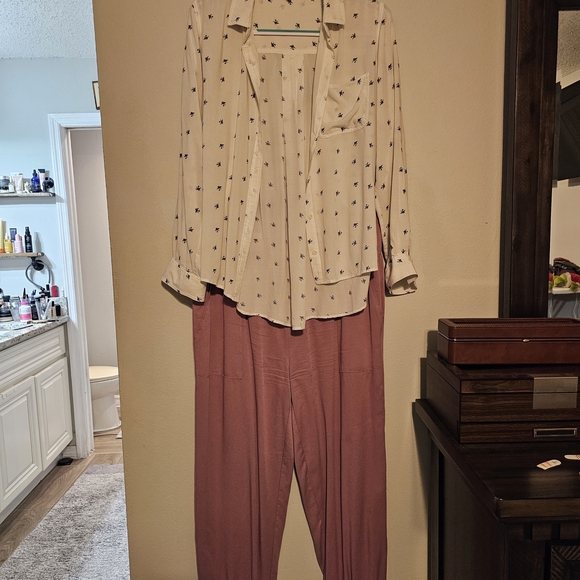 Old Navy White Button-Down Shirt with Navy Mini Print - Picture 8 of 9